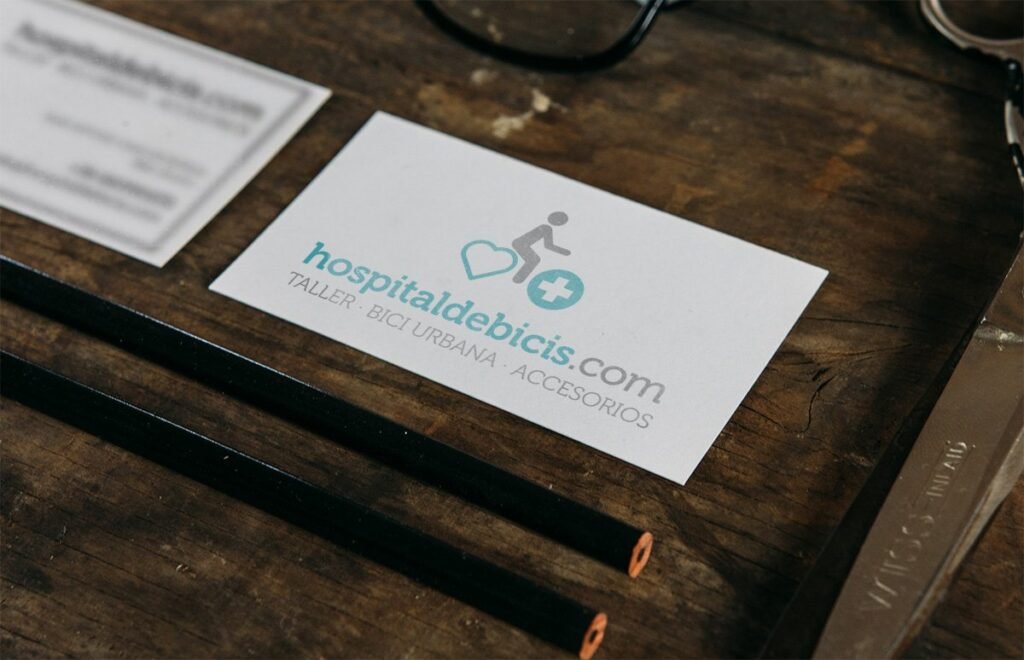Diseño de logotipo e imagen corporativa para el Hospital de Bicis - Un trabajo de Silvia Calavera